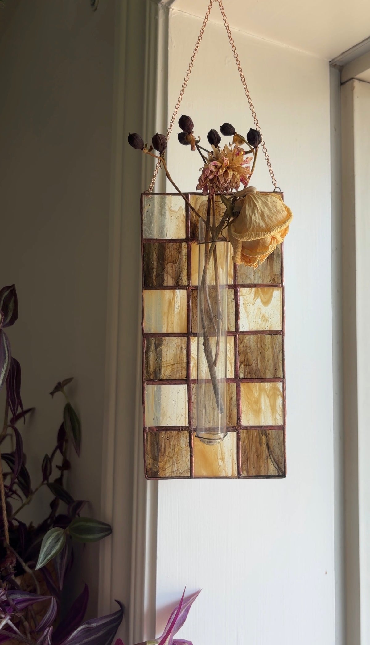 Sandy Checkered Hanging Flower Holder