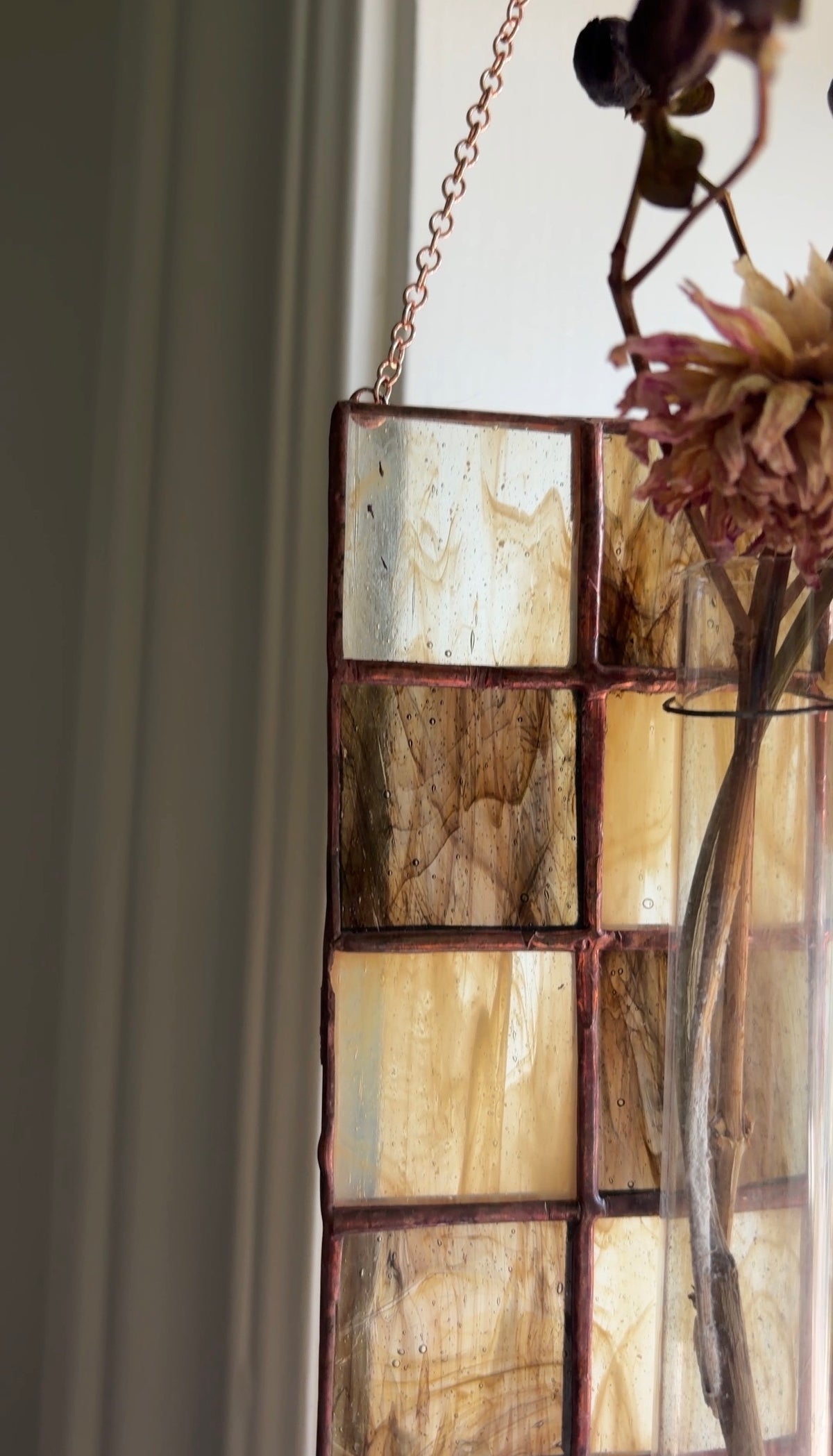 Sandy Checkered Hanging Flower Holder